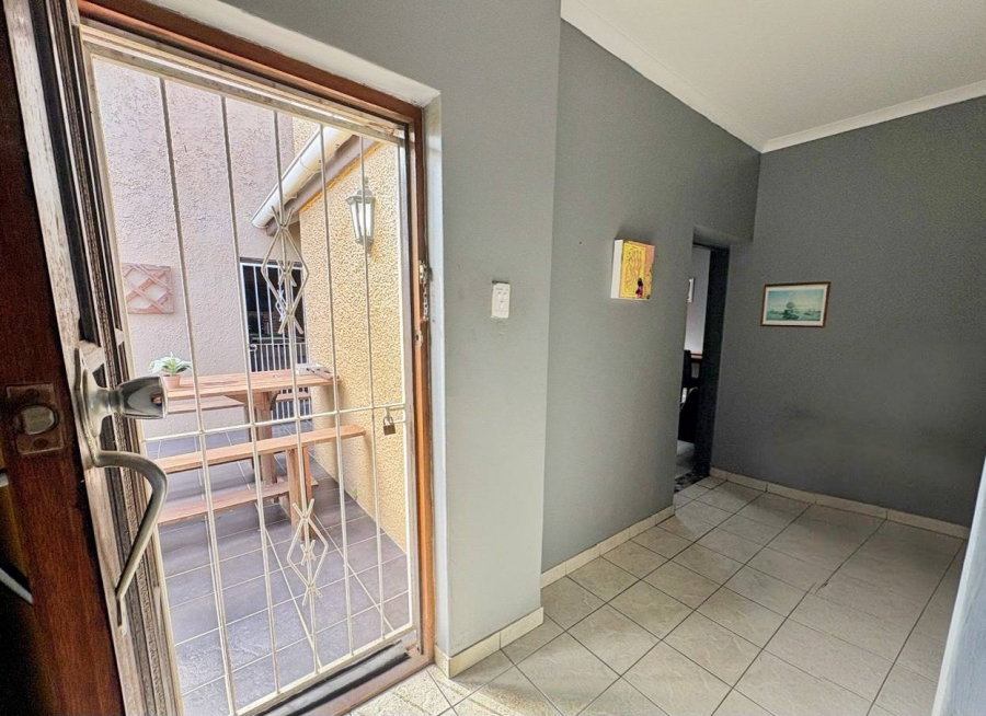 5 Bedroom Property for Sale in Kabega Park Eastern Cape